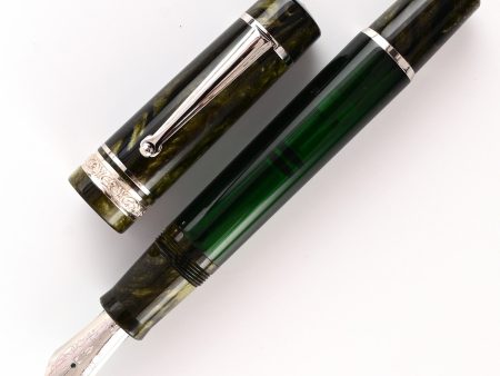 Delta Mid Size Plus Limited Edition No.8 Fountain Pen - Royal Green CT For Sale